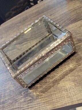 Nicole Miller Beveled Glass Jewel / Trinket Box,EUC/ Stunning!